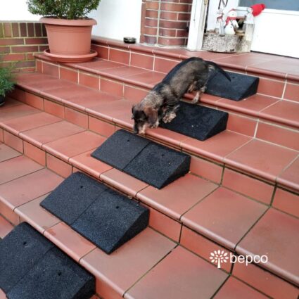 bepco Bordsteinkanten-Rampe-Set (2 Stück) Griff-Schlaufen, LxBxH: 50 x 25 x 8 cm aus Gummi (schwarz) Auffahrrampe,Türschwellenrampe, mit eingelagerten Unterlegscheiben zur Befestigung bepco Bordsteinkanten-Rampe-Set (2 Stück) Griff-Schlaufen, LxBxH: 50 x 25 x 8 cm aus Gummi (schwarz) Auffahrrampe,Türschwellenrampe, mit eingelagerten Unterlegscheiben zur Befestigung