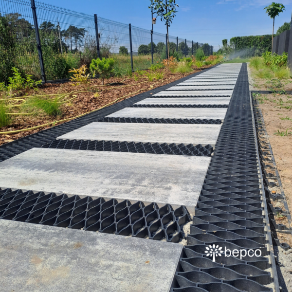 bepco Flexgitter - 5er Set - flexibles Rasengitter mit 15x Erdankern, für Garten & Wege – Bild 11
