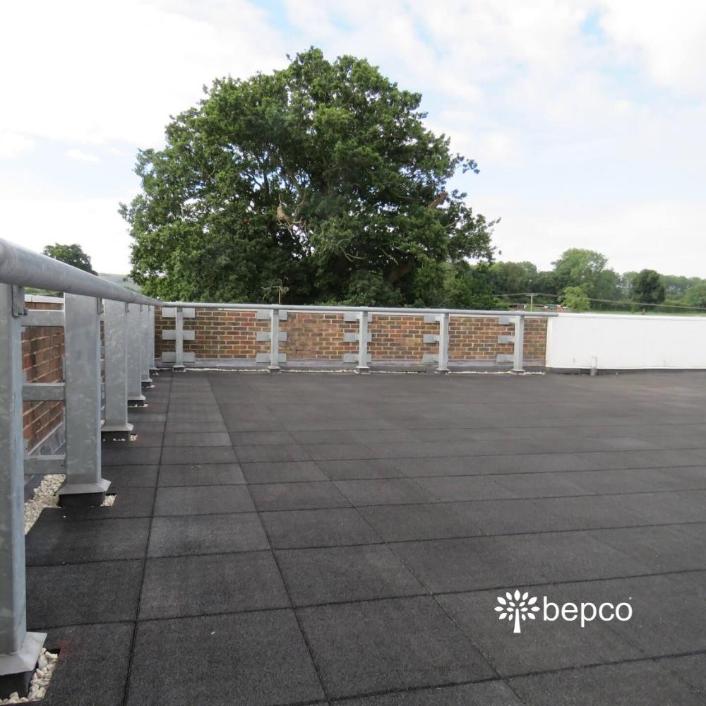 bepco Fallschutzmatte - 4er Set mit Verbindern (40x40x2,5cm) – Bild 10